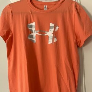 Under Armor Woman's Medium active wear tee shirt light orange